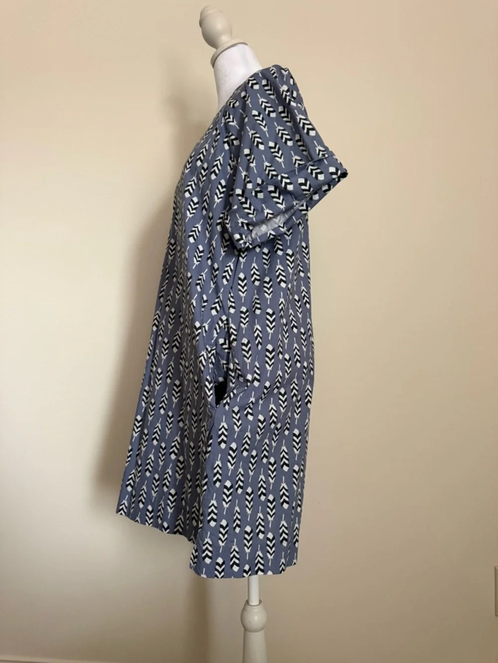 Uncle Frank Blue and White Geometric Shift Dress size large EUC 100% cotton. - Picture 2 of 10